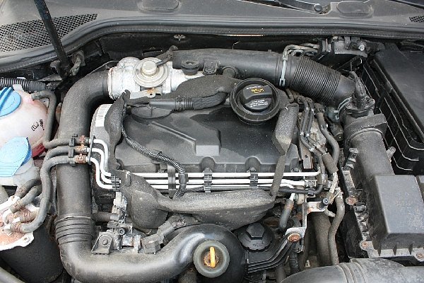 03G 103 923 Audi A3 1,9 TDI BX Horní plastový ozdobný kryt motoru - 3