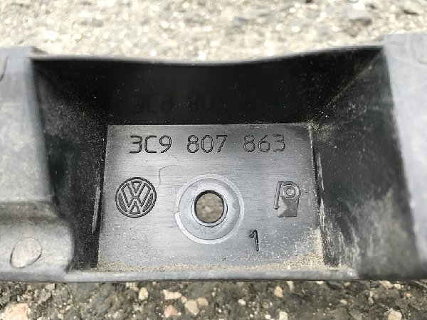 3C9 807 863 VW Passat 3C B6  Plastový držák zadního nárazníku středový - 2