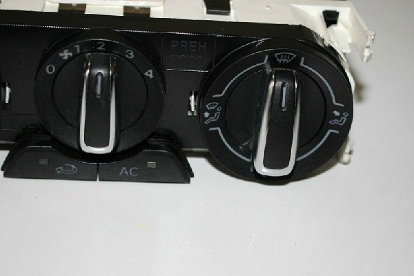 Ovládání topení 8X0 820 045A klimatizace topení  Audi A1  - 3