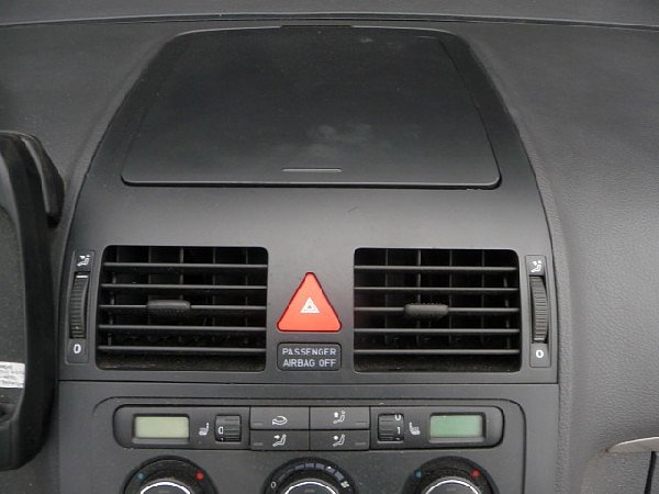 VW TOURAN 2005 2,0 TDI náhradní díly barva černá LC9X  - 15