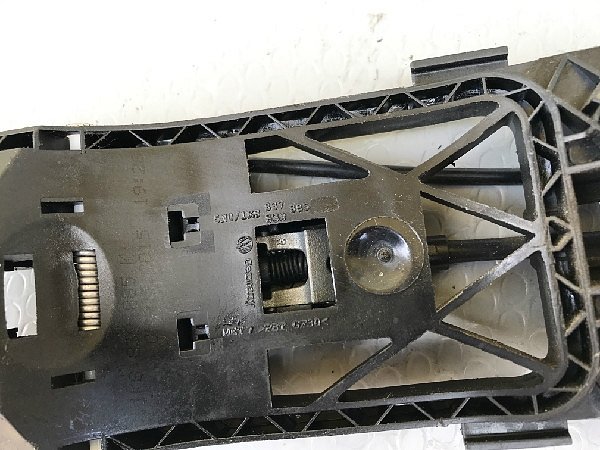1K8 837 886 VW Scirocco klika dveří pravá  -  držák kliky mechanizmus vnitřní - 4