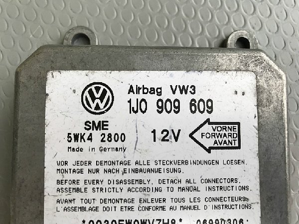  1J0 909 609  Řídící jednotka airbagu Airbagová jednotka  VW Golf 4  Bora  - 2