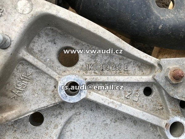 1K0199295E / J VW Touran Golf 5  konzole držák přední náprava nápravnice levá strana - 3