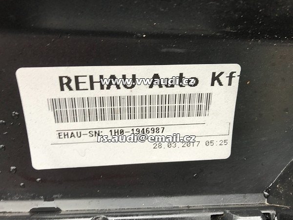 Audi Q7 4M 2017 .  4MO 807 527 B  +   4MO 807 521 originální nárazník zadní  +  difuzor  pro PDC  - 5