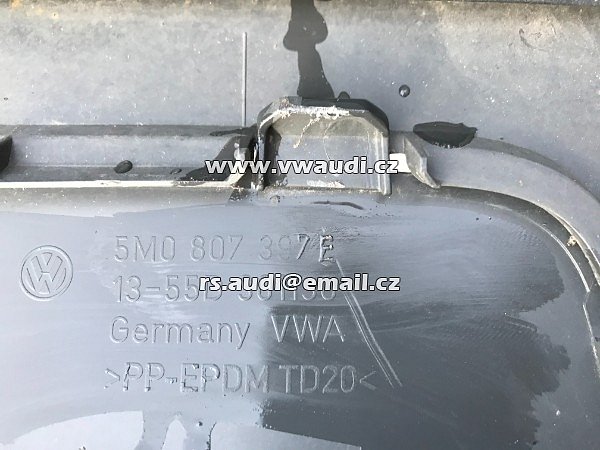 5M0 807 421 VW Golf 5 V + Plus  zadní nárazník s difuzorem  PDC otvory  . - 16