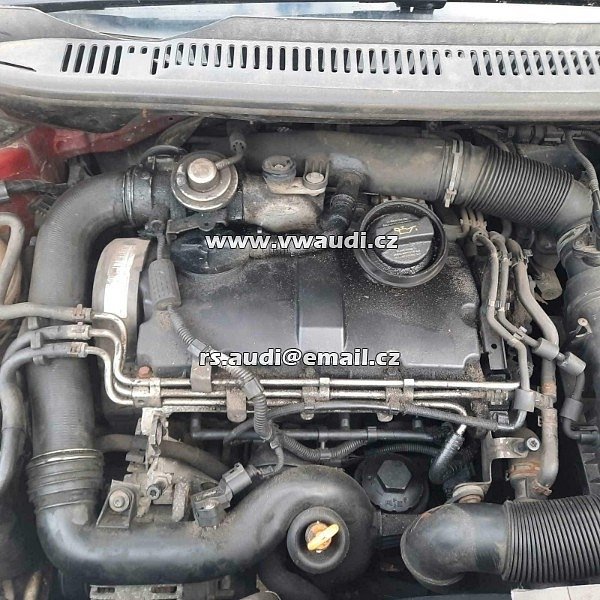 1K0 127 400 B Audi A3 8P VW Golf Touran pouzdro naftového filtru  - 5