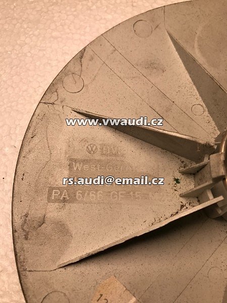 1H0 601 149 D  golf 3 1HO III  1.8 (75 cv) 1991    kryt náboje kola středová ozdobná polička disku plasto - 5