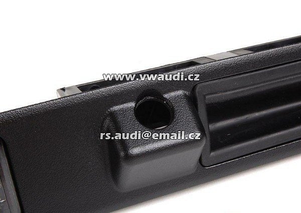 4L0 827 574  A3 8P A6 4F Q7 lišta madla + couvací kamera na dveře zavazadlového prostoru víko kufru lišta osvětlení SPZ  mikrospínač otvírání  - 3