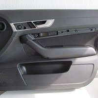 TAPECÍRUNK  Panel předních pravých dveří Audi A6 4F Avant 2.0TDI model 2006 - 2