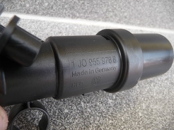 1J0 955 978B Zdvihový válec trysky ostřikovačů předních světel  Golf 4 - 8