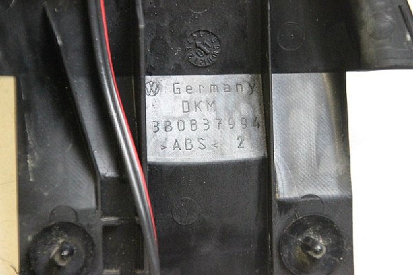 3B0 837 994 VW Passat B5  Výškový reproduktor pravý + Krytka  P.P. Dveře  - 2