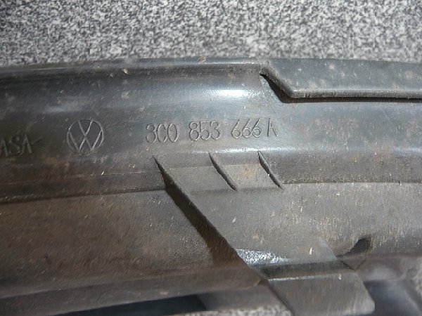 3C0 853 666A  Mřížka nárazníku krytka mlhovky Pravá VW Passat B6 C3  2006 - 2010 - 5