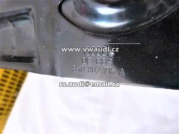 8K9 813 685A Držák nářadí kompresoru a lepící sady do kufru kombi A4 8K 2012 