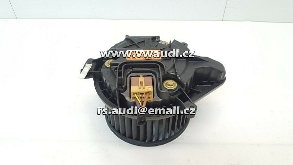 8E1 820 021 E Audi A4 B7 2006 - klimatizace ventilátor motor topení klimatizace větrák