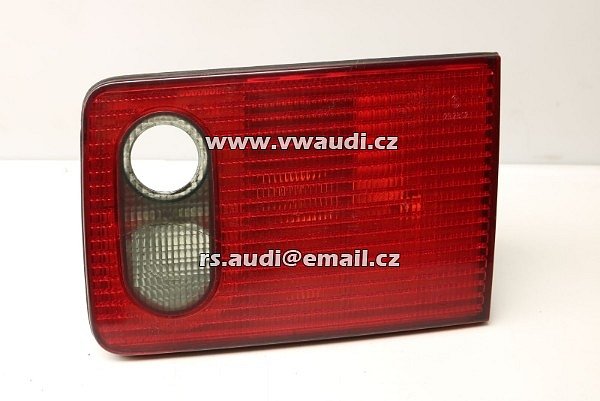 4D0 945 094 G  AUDI A8 D2 - Pravé vnitřní zadní světlo