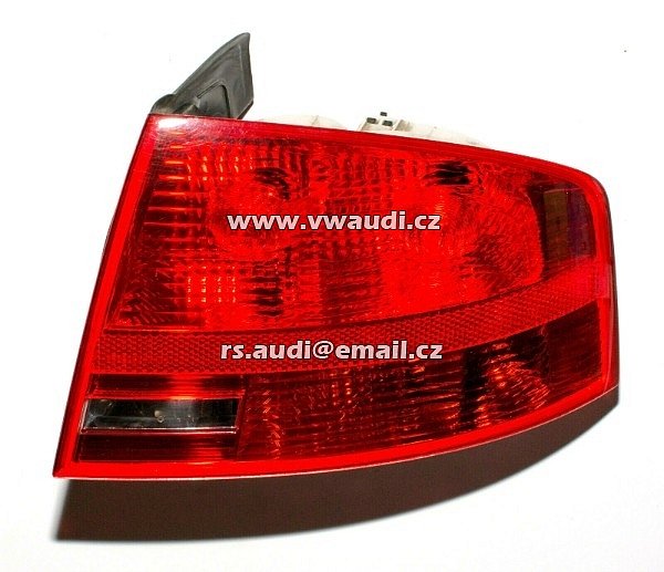 Audi A4 8E Limo B7 zadní světlo pravé vnější 8E5 