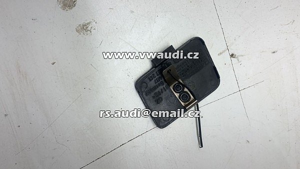  8E0 807 241 Kryt háku předního nárazníku pro Audi 2002-2005 A4 B6
