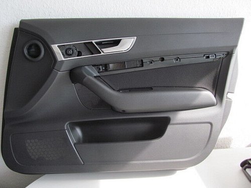 TAPECÍRUNK  Panel předních pravých dveří Audi A6 4F Avant 2.0TDI model 2006