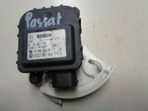 8D1 820 511E / 0 132 801 115  Bosch VW PASSAT B5 Servomotor nastavení klapky cirkulaci vzduchu topení + AC