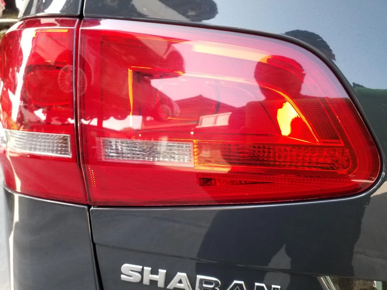 ZADNÍ LEVÉ SVĚTLO VW SHARAN II 7N0945093F