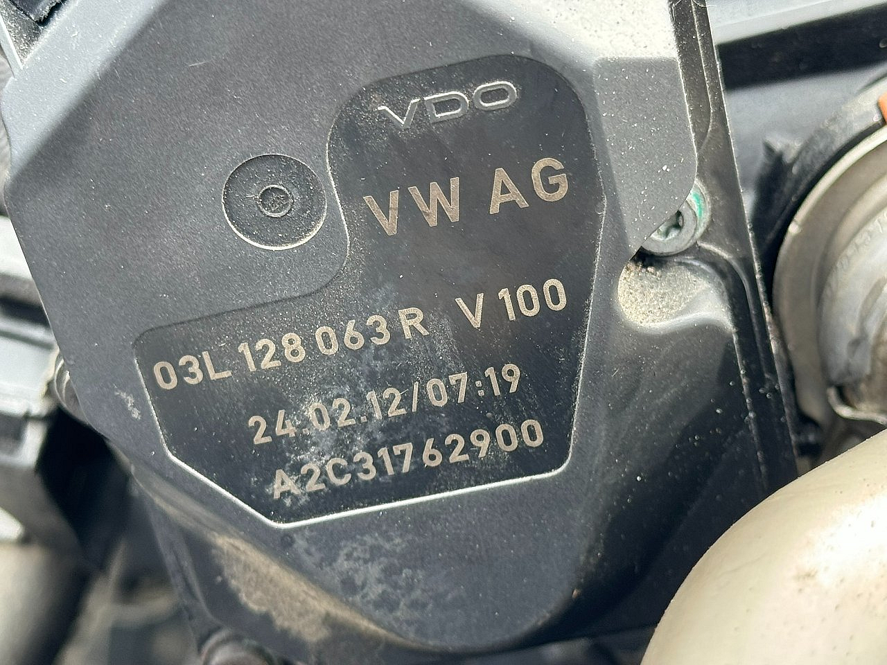 03L 128 063R V100  , A2C31762900  Škrící klapka VW AUDI Těleso hrdlo sání