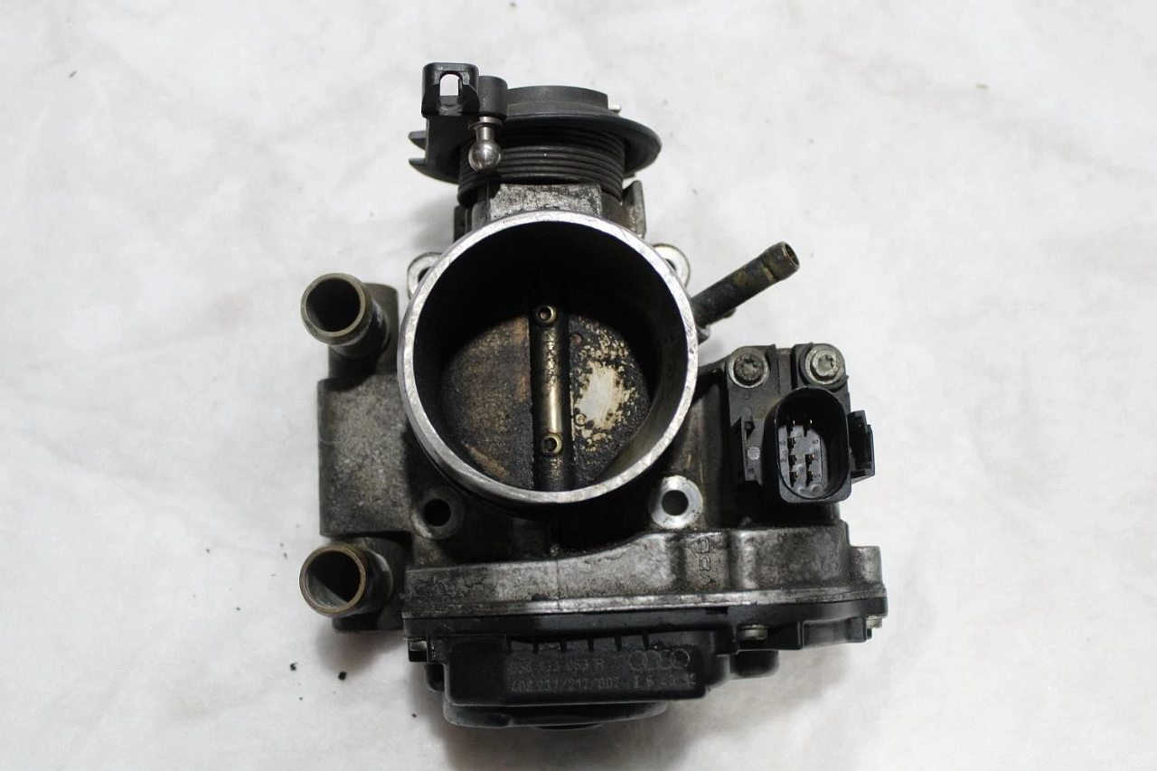 Klapka škrtící 058133063H. PASSAT, AUDI A4 1, 6/74KW + 1, 8/92KW. Obj. kód: 058133063H/C