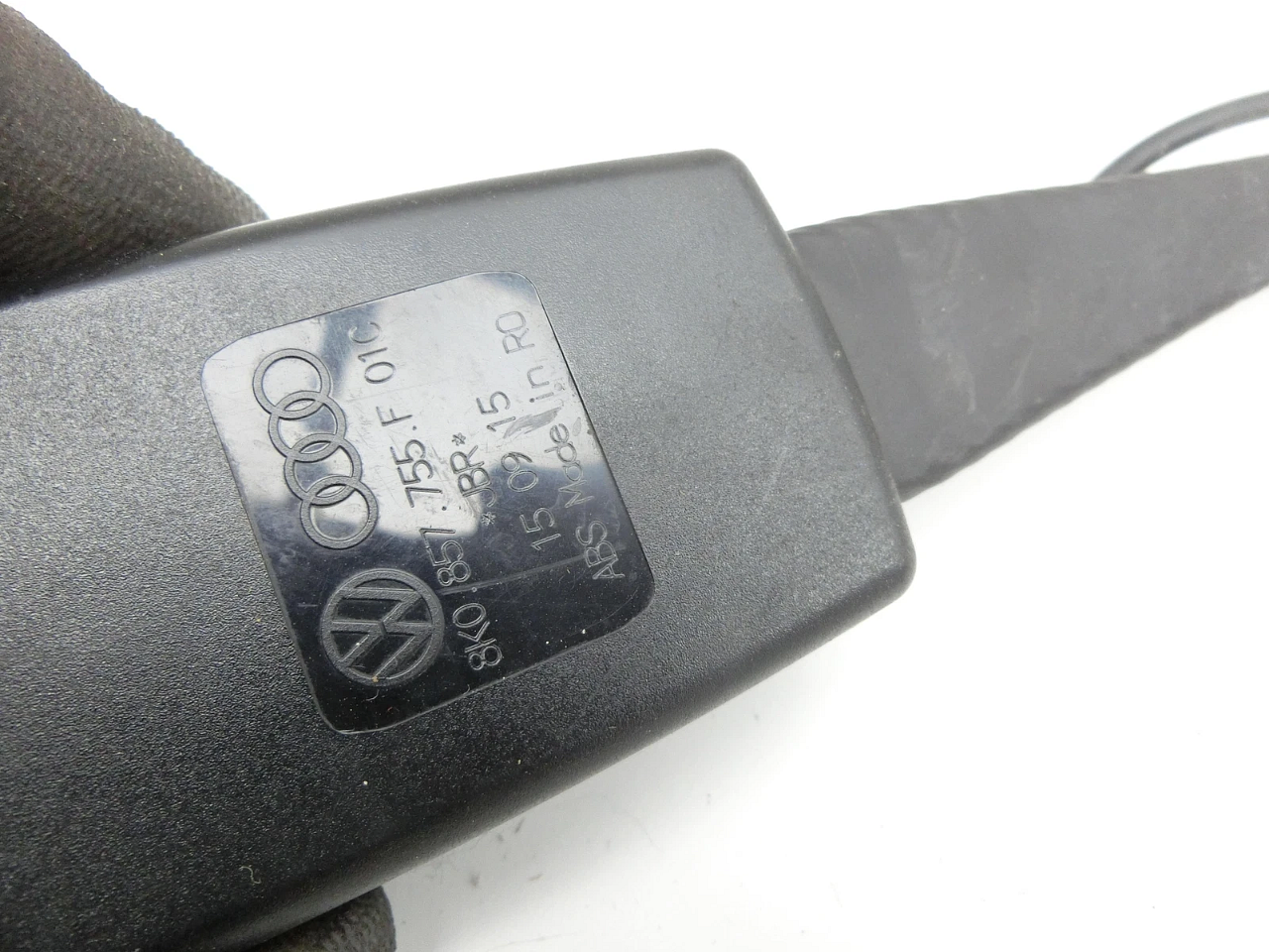 8K0857755F01C zamek pasu vlevo a vpravo 11/10-05/15 01C satenove cerna   AUDI A6 C7 4G 2012