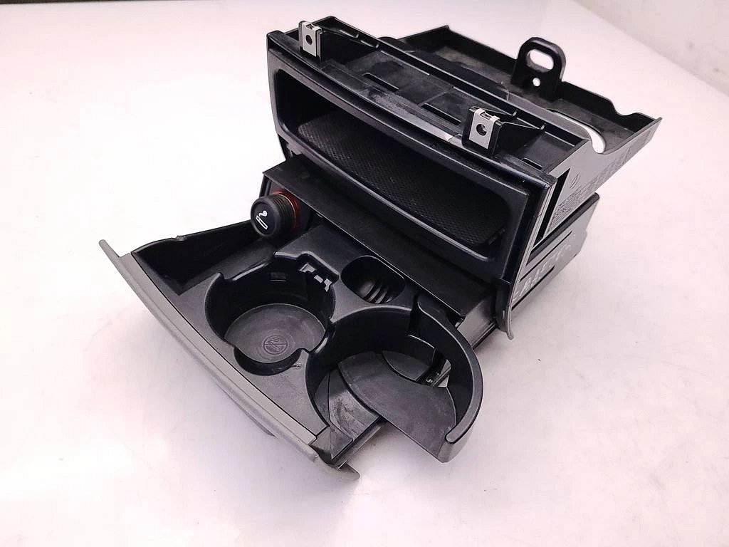 Držák na nápoje Volkswagen Crafter 2015 Držák na nápoje A9068100028  SPRINTERw906