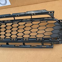 5G0853677J9B9 Větrací mřížka Přední nárazník střed  VW Golf 7 Alltrack - 5