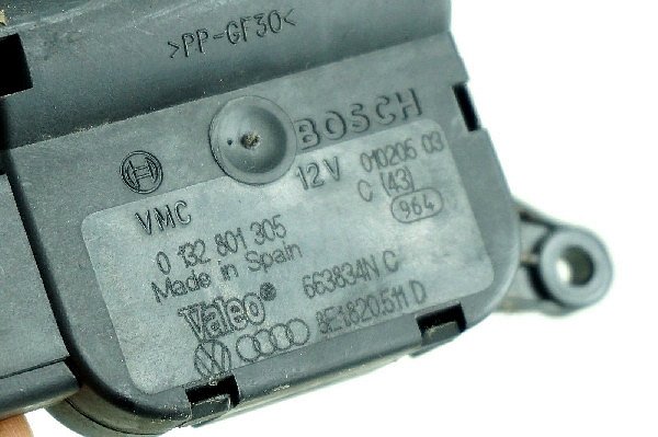 8E1 820 511D   Audi A4   2003 Servomotor motorek nastavení klapky topení / klimatizace   - 3