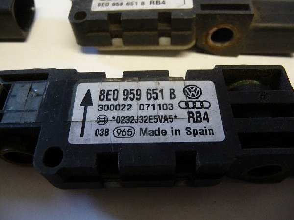 CRASH SENSOR - AUDI A4 A8 S4 - 8E0 959 651B - 6