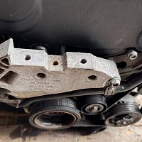 VW Golf 5 6 Diesel Pravé uložení motoru 03L199207 - 4