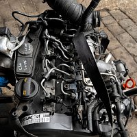 VW Golf 5 6 Diesel Pravé uložení motoru 03L199207 - 5