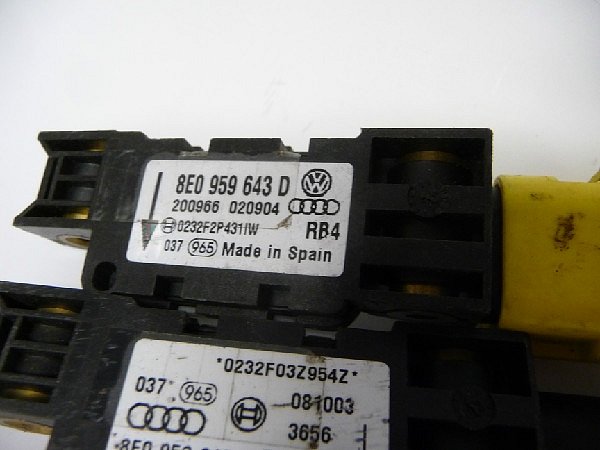 8E0 959 643D AUDI  A4 8E B6 B7 Airbagsensor Crashsensor Sensor - 2