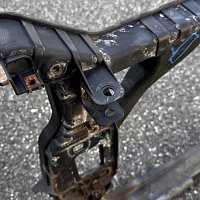 Originální Audi A4 B8 8K A5 8F 8T Držák zámku předního panelu chladiče 8K0 - 5