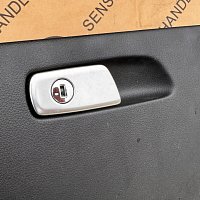 8R1 857 035 D  Úložný prostor víka přihrádky v palubní desce Audi 8R1857035D, origináln 6PS, černá, soul, - 3
