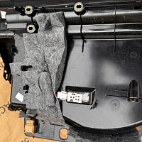 8R1 857 035 D  Úložný prostor víka přihrádky v palubní desce Audi 8R1857035D, origináln 6PS, černá, soul, - 5