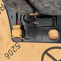 8R1 857 035 D  Úložný prostor víka přihrádky v palubní desce Audi 8R1857035D, origináln 6PS, černá, soul, - 6
