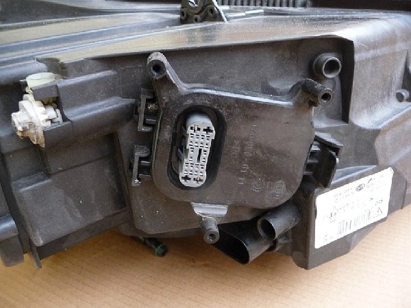 3T1 941 015M Škoda Superb II 3T, Přední levé světlo Xenon D3S - 7