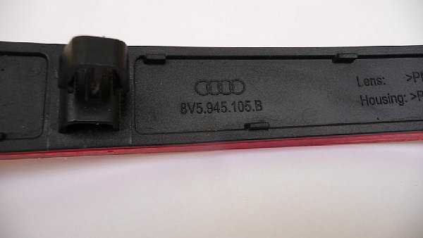 8V5 945 105B AUDI A3 8V  - 10