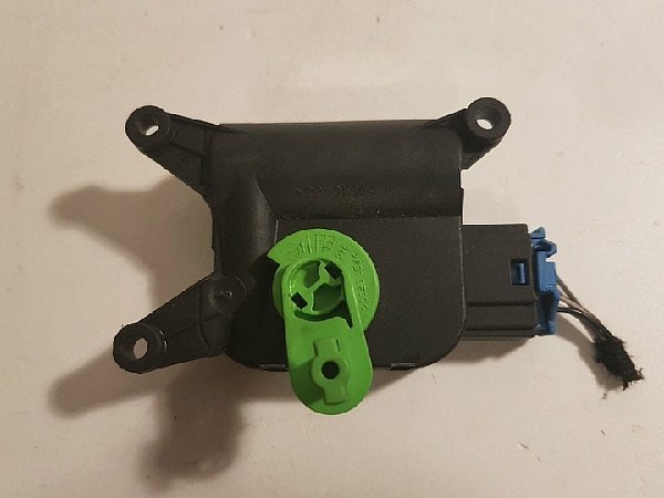 8E2 820 511B Servomotor motorek nastavení klapky topení / klimatizace  AC - 2