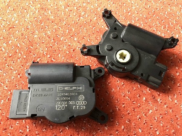 52411483 R04   VW AUDI Servomotor nastavení klapky cirkulaci vzduchu topení  - 3