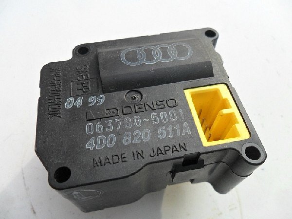  4D0 820 511A AUDI A8 D2 Servomotor motorek nastavení klapky topení / klimatizace  AC - 2