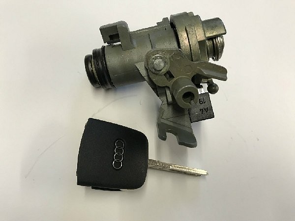 8E0 827 573 mechanizmus zámek s  klíčem Audi a vložkou zámku na Audi A4 B6 8E 2001 - 2005 . - 2