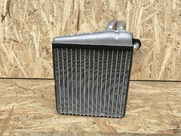 1K0 819 031E  Radiator topení Golf 5 A3 8P - 2