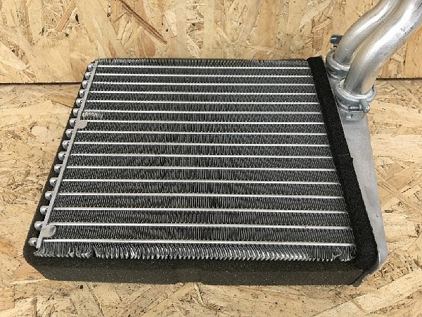 1K0 819 031E  Radiator topení Golf 5 A3 8P - 5