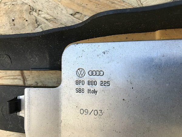 8P0 880 225   Audi A3 8P 2003 -  Plast na volantovou tyč  - zakrytí páček pod volantem - Sloupek řízení   - 3