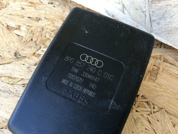 8P0 857 740 C    Audi A3 8P 2003 -    zámek pásu - zadní sedačka  - 3