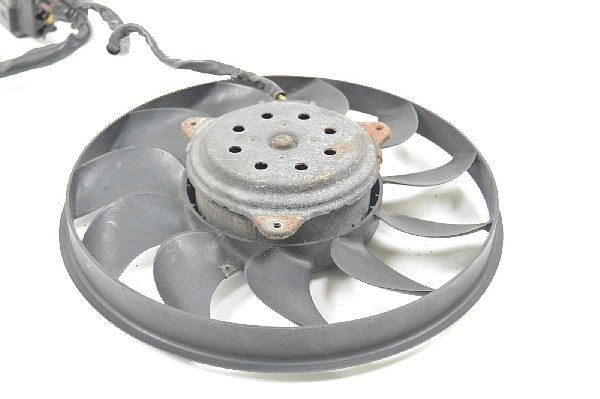 8E0 959 501F  AUDI A4 8E B6 B7 2001-2007  řídící jednotka ventilátoru chladičů + Ventilátor větrák chlazení sahar - 8