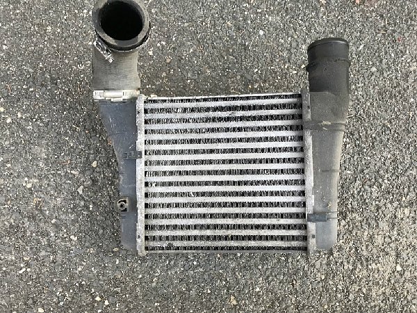 8E0 145 805F Audi A4 8E B6  Chladič turbodmychadla nasávaného vzduchu intercooler  - 2